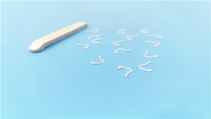 Disposable ligating clips 
