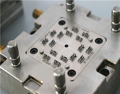 Key Technical Considerations for Injection Mold Design with Crystalline Plastics