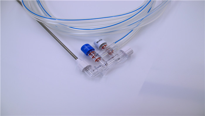 What are the main components of a disposable flush suction device?