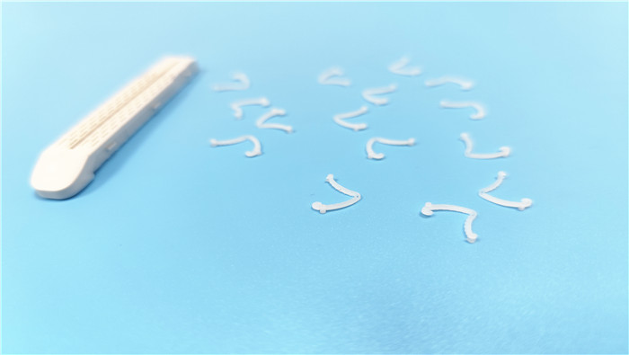 Risk points and failure analysis of disposable POM tissue closure clamp in clinical use